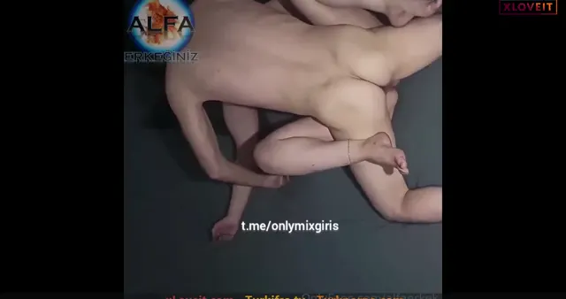 69 Porno ALfa Erkek yalaşıp makinalı gibi sikiştiler — Alfa Erkek — Amatör Porno · sahne 1