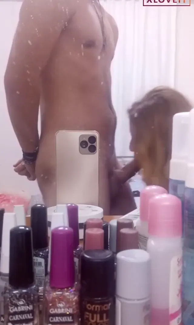 Amatör Porno Yatak odasında sakso çektirip inleterek sikti — Amatör Porno · sahne 1