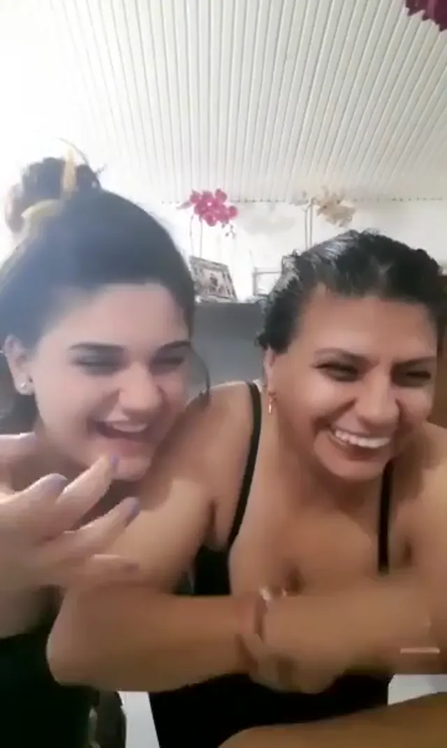 Anne kız ifşa Ailece kaşar bunlar — Canlı Yayınlar · sahne 2