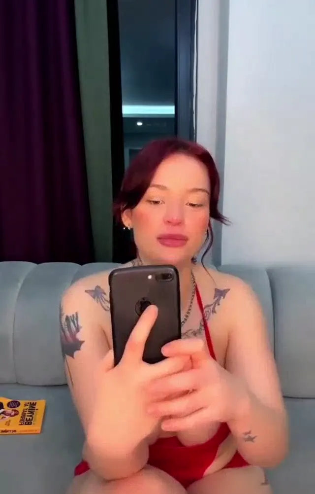 Arzu Yılmaz ifşa Kırmızı sikiş elbisesiyle yayında — Arzu Yılmaz — Bedava Porno · sahne 1