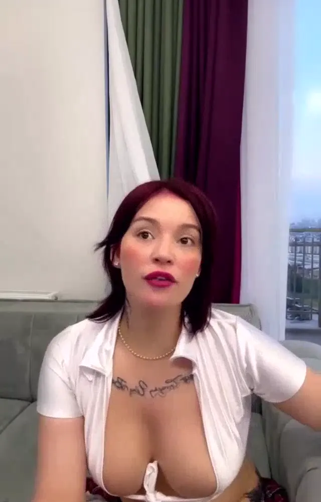 Arzu Yılmaz ifşa Kolejli elbiseli canlı yayınını izle — Arzu Yılmaz — Bedava Porno · sahne 1