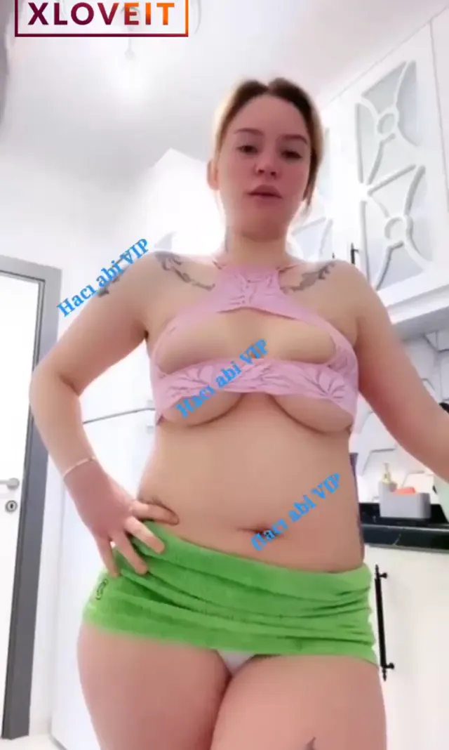 Arzu Yılmaz ifşa Memeler baş kaldırmış kavuşmuyor — Arzu Yılmaz — Canlı Yayınlar · sahne 2