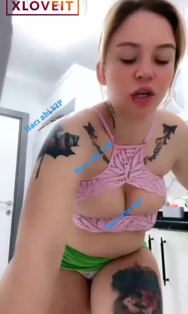 Arzu Yılmaz ifşa Memeler baş kaldırmış kavuşmuyor — Arzu Yılmaz — Canlı Yayınlar · sahne 3