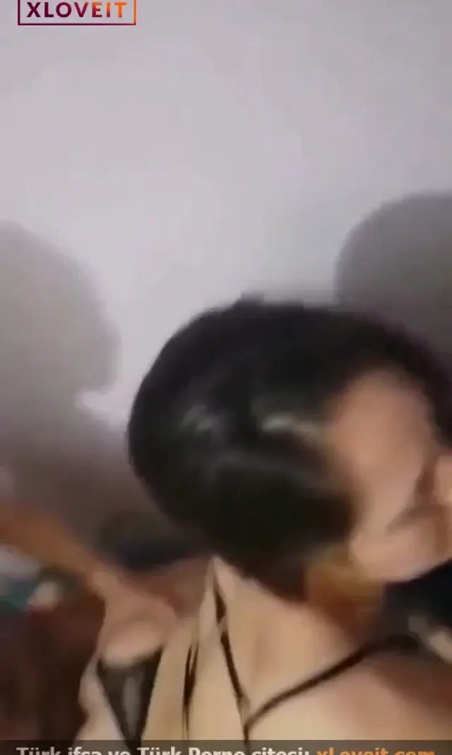 Ateşli olgunu sikmek için sıra bekliyorlar — Amatör Porno · sahne 2