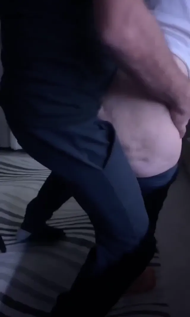 Ayak üstü gelir gelmez adamın karısına geçirdi — Amatör Porno · sahne 2