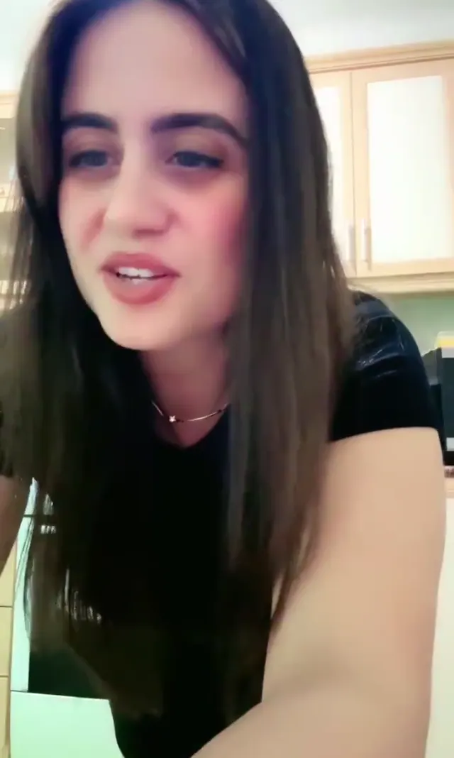 Ayşe Elbi ifşa Milf hatunun yayın videosunu seyret — Ayşe Elbi — Canlı Yayınlar · sahne 2