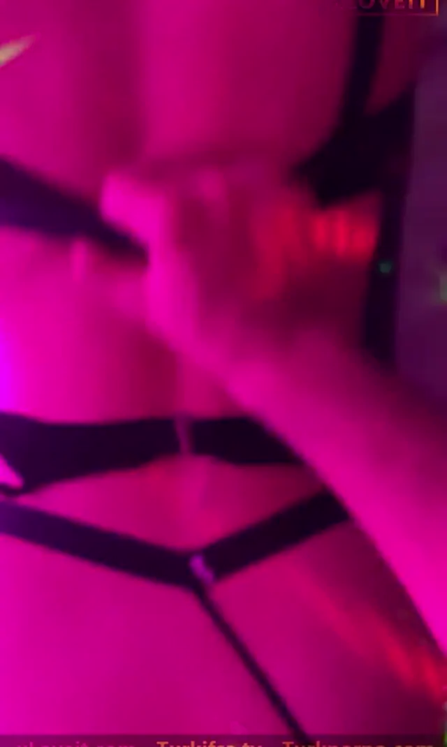 Baldız Porno Cem karısının yanında baldızını parçaladı — Amatör Porno · sahne 1