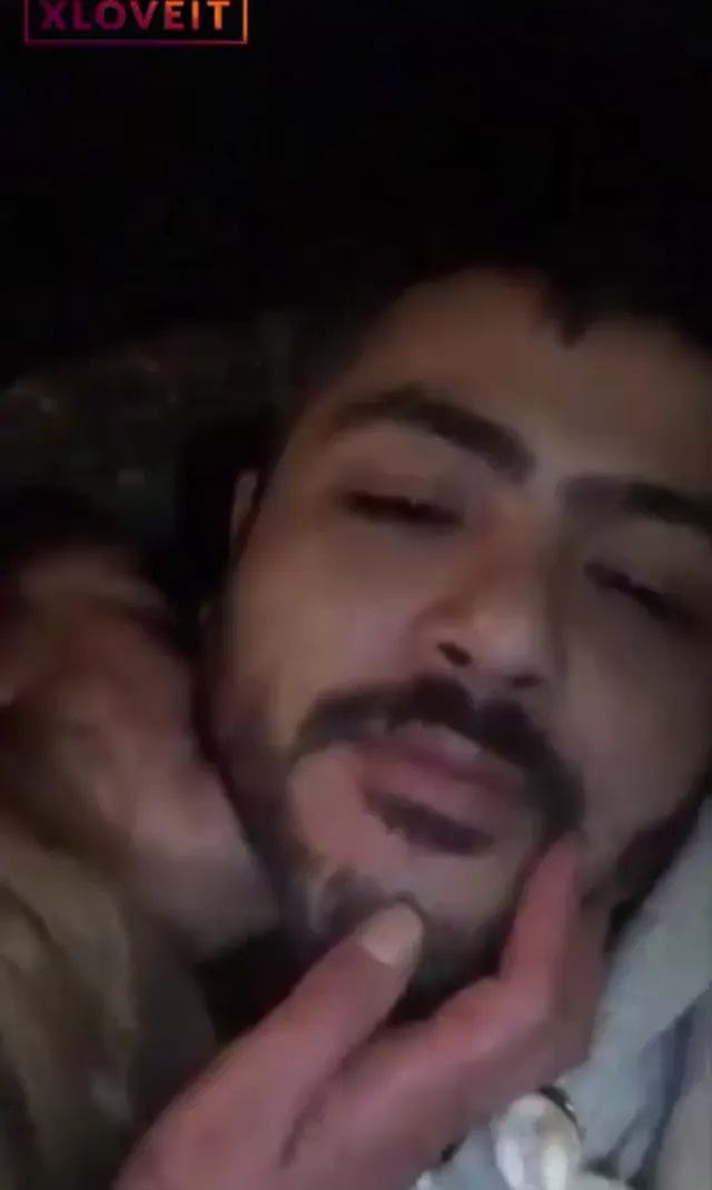 Baldızını arabada götürüyor — Amatör Porno · sahne 3