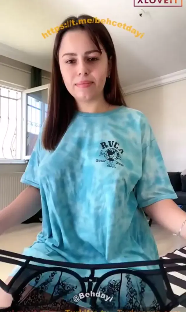 Beren YIlmazer — Beren Yılmazer ifşa Seksi hatun kankasıyla canlı yayında · sahne 1