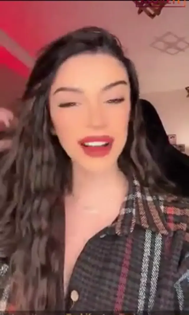 BerfEceTalin ifşa Normal yayın videosu full seyret — Berfe Ece Talin — Canlı Yayınlar · sahne 1