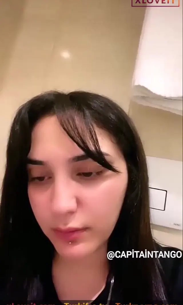 Koca memeli Beyza ifşa nude banyoda — Canlı Yayınlar · sahne 1