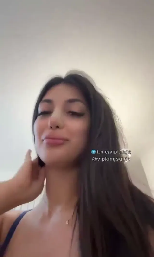Bigo leyla ifşa Güzel memeli kızın yayın videosu — Leyla — Canlı Yayınlar · sahne 3