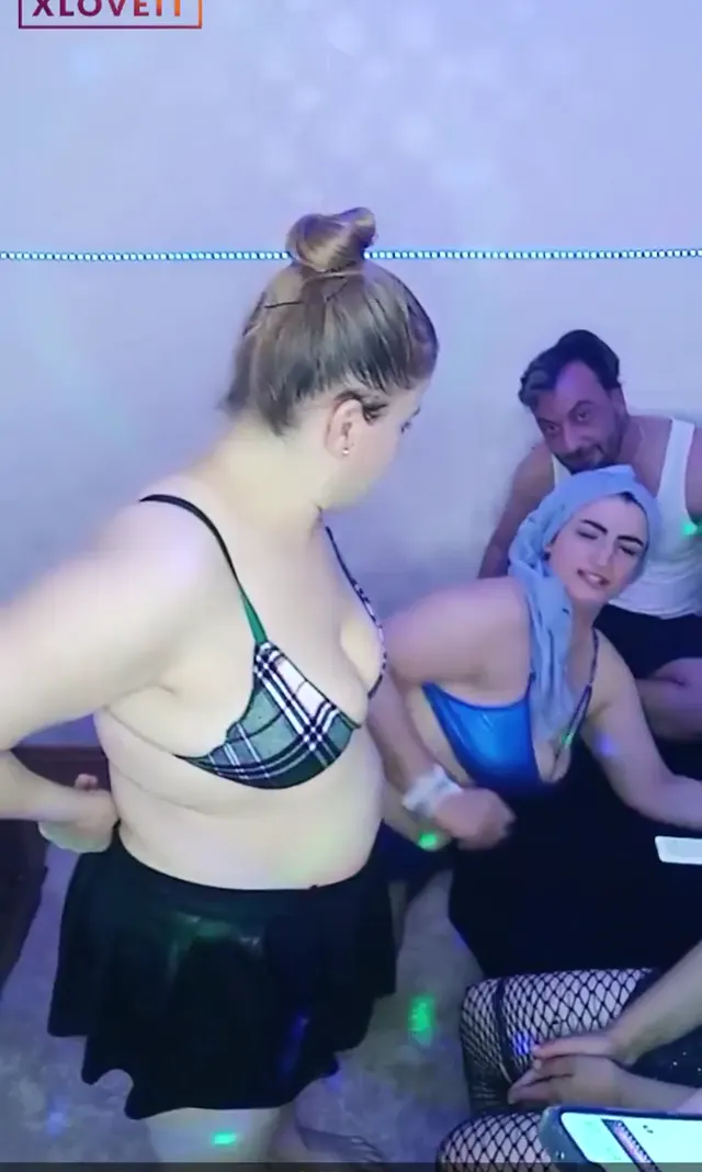 Biz 2 Aşık ifşa Türk Swinger çiftleri — Mobil Porno · sahne 2
