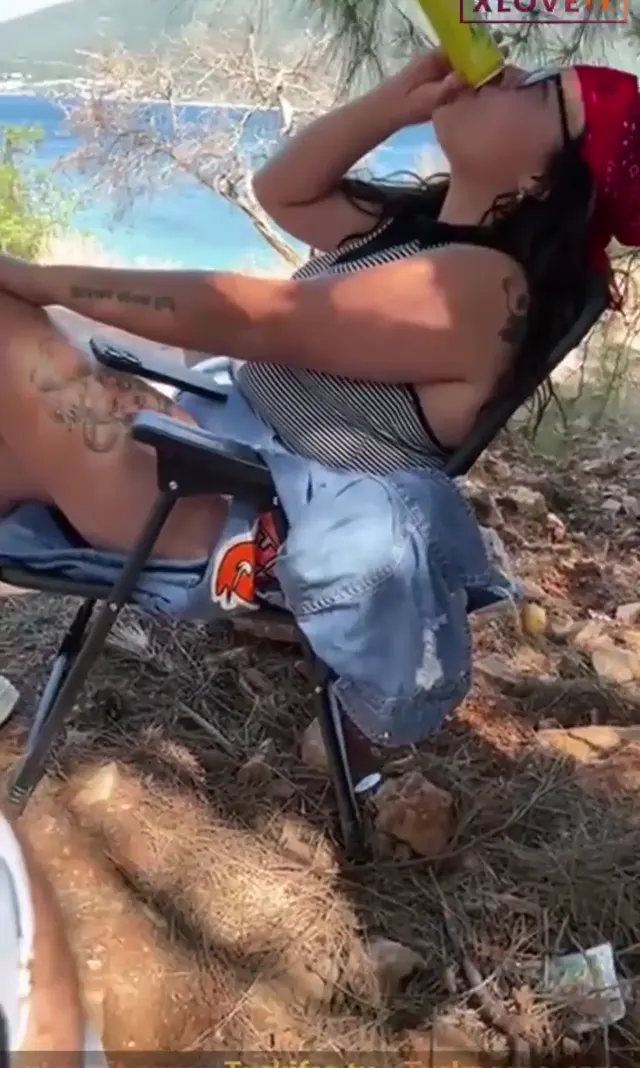 Buse Tarsus — Buse Tarsus ifşa Sikicileriyle birlikte tatile çıktı · sahne 3