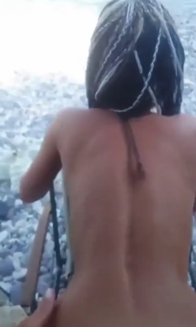 Büyük yarrağıyla evin bahçesinde anal sikti — Amatör Porno · sahne 2