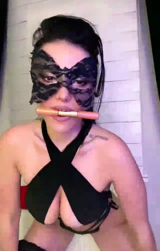 Çağla Somuncu — Çağla Somuncu ifşa Sexy esmer hatun canlı yayında · sahne 2