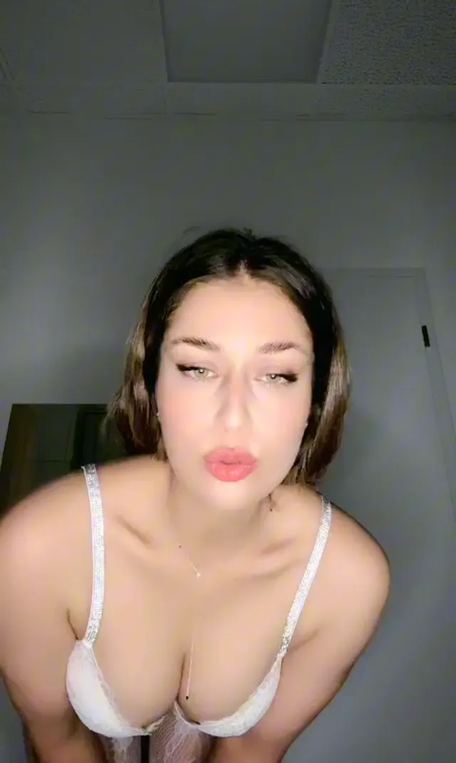 Cansu ifşa At gibi hatun beyazlar içinde canlı yayın yaptı — Tango Cansu — Canlı Yayınlar · sahne 1