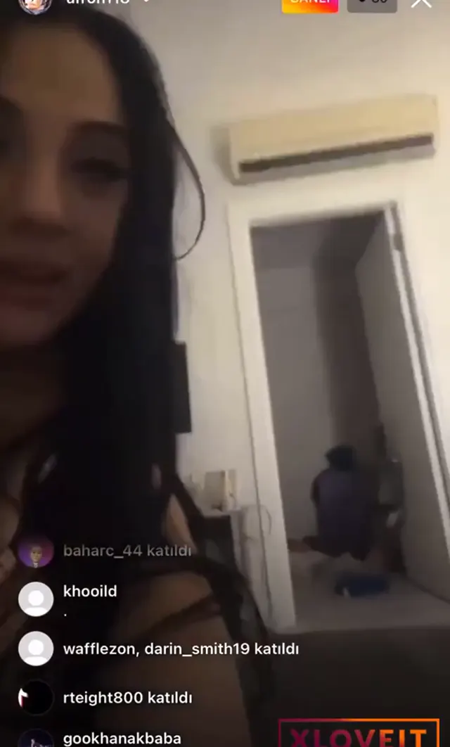 Çekmiş esrarı kafa dumanlı Tango Afroh — Canlı Yayınlar · sahne 2