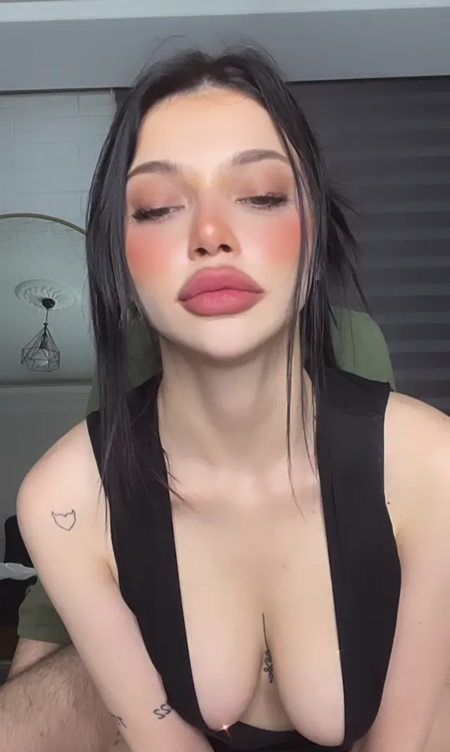 Cerhawk Porno Sandalyedeki manitanın sikine oturdu — Cerhawk — Mobil Porno · sahne 1