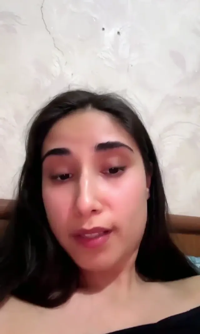 Çiçek ifşa Çıtır kız çok siktirmiş — Canlı Yayınlar · sahne 3