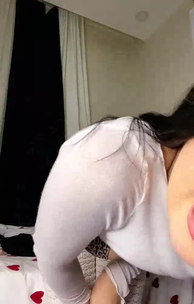 Çilekli Kız ifşa Seksi geceliğini giyindi — Tango Çilekli Kız — Bedava Porno · sahne 1