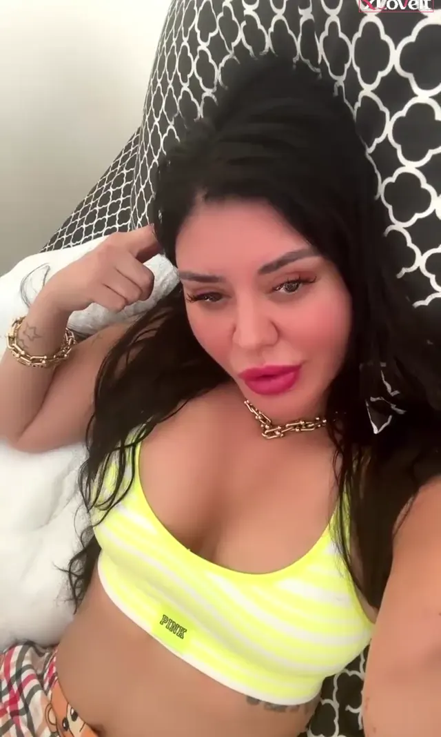 Ebru Polat ifşa sarılar içinde yayın videosu — Ebru Polat — Bedava Porno · sahne 1