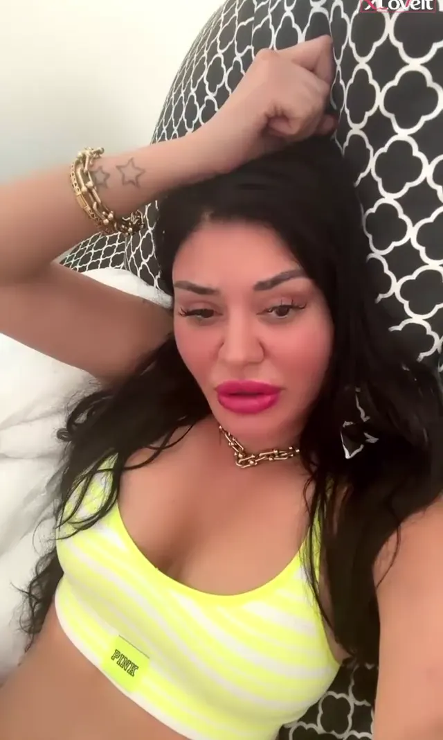 Ebru Polat ifşa sarılar içinde yayın videosu — Ebru Polat — Bedava Porno · sahne 3