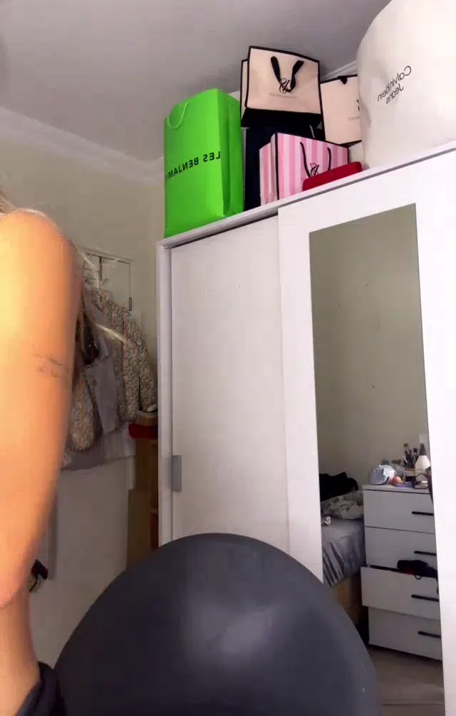 Elanur Ayan ifşa Bi ufak kalça show yaptı — Elanur Ayan — Bedava Porno · sahne 3