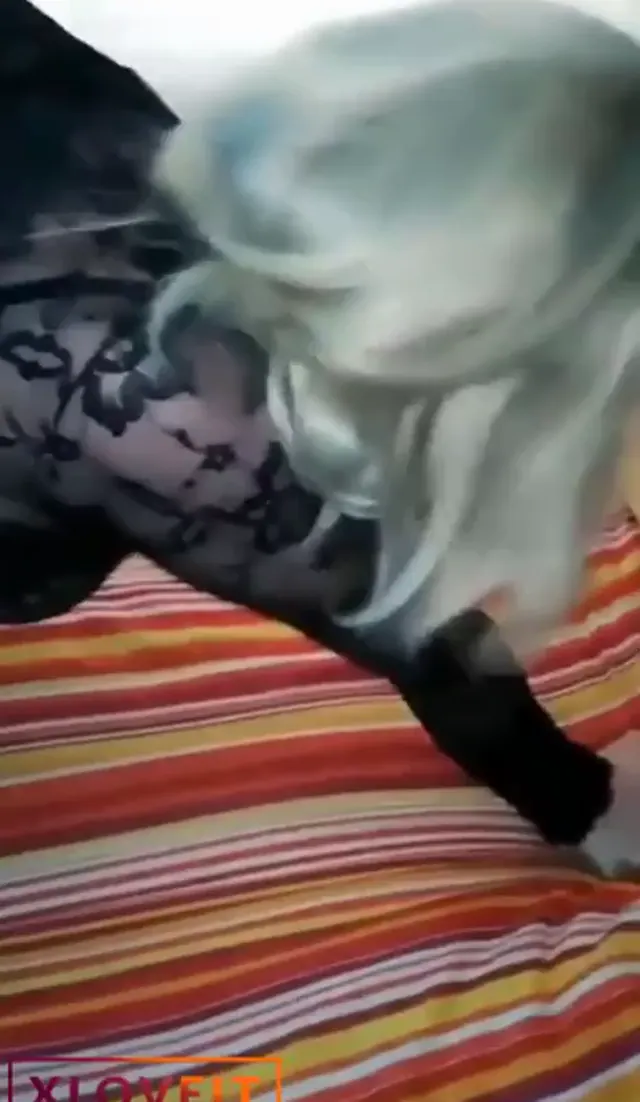 Eniştesinin yarrağını ablasının amına yerleştiriyor — Amatör Porno · sahne 2