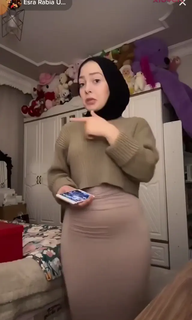Esra Rabia Ünal ifşa Türbanlı kıvırttığı videoları — Esra Rabia Ünal — Türk ifşa · sahne 2