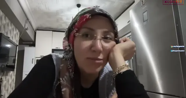 Fatma ile Her Telden ifşa Canlı yayın Vol 13 seyret — Fatma ile Her Telden — Canlı Yayınlar · sahne 3