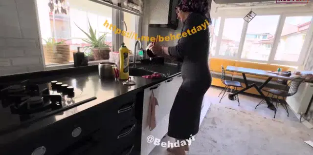 Fatma ile Her telden ifşa Çaydanlığı temizledi — Fatma ile Her Telden — Bedava Porno · sahne 3