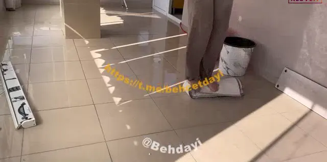 Fatma ile Her telden ifşa Halı yıkarken eteği ıslandı — Fatma ile Her Telden — Bedava Porno · sahne 1