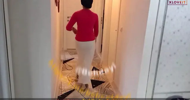 Fatma ile her telden ifşa Süpürgeyle evi çekti — Fatma ile Her Telden — Türk ifşa · sahne 3