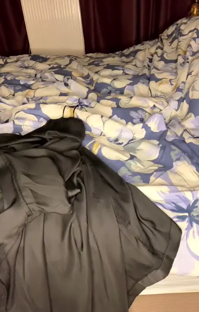 Gökçe Abla ifşa Yatmadan önce odasında nude show yaptı — Bedava Porno · sahne 3