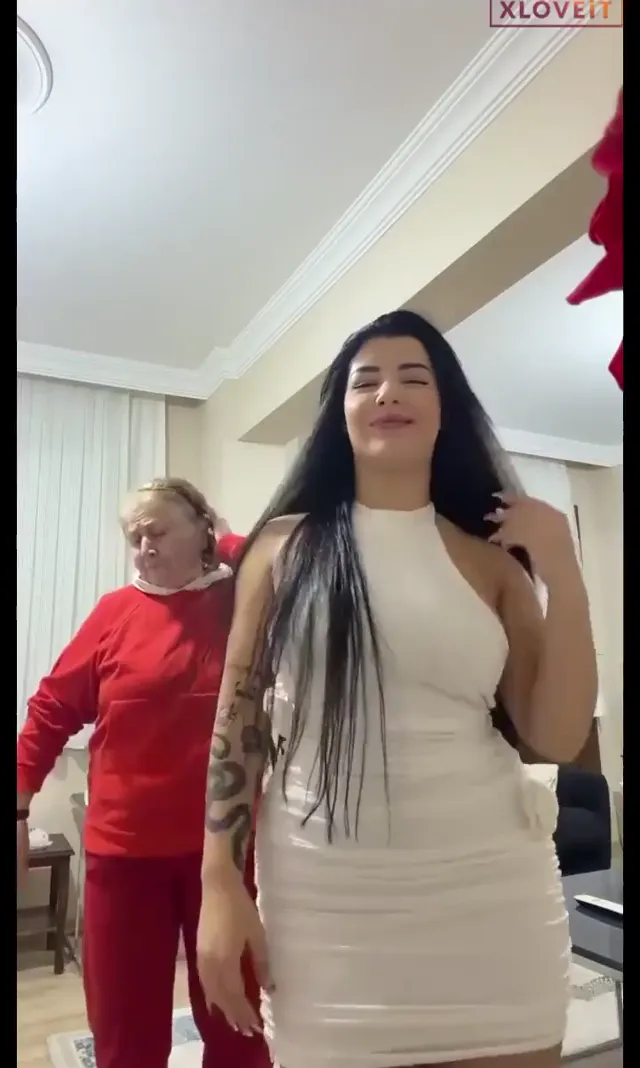 Gözde Akgün — Gözde Akgün ifşa Tiktok fenomeni videoları · sahne 3