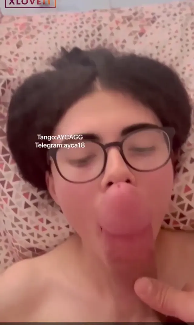 Gözlüklü Sikiş Üniversiteli Ayça sakso seks seyret — Amatör Porno · sahne 2