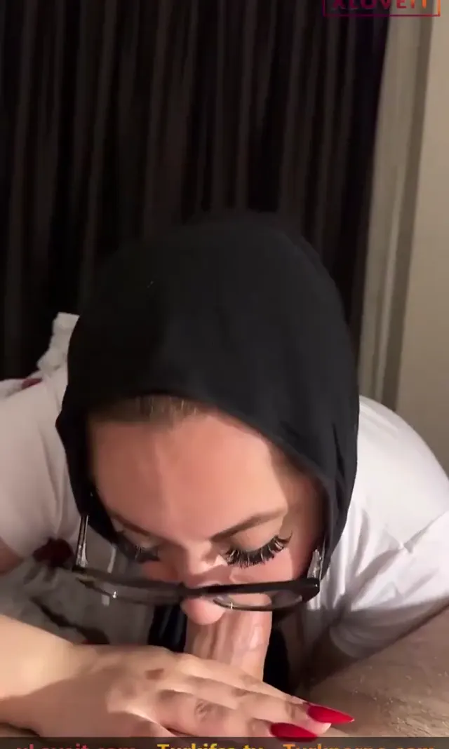 HD Sakso Türbanlı Hazal Kılınç koca damarlı yarrağı ağzına aldı — Hazal Kılınç — Mobil Porno · sahne 2