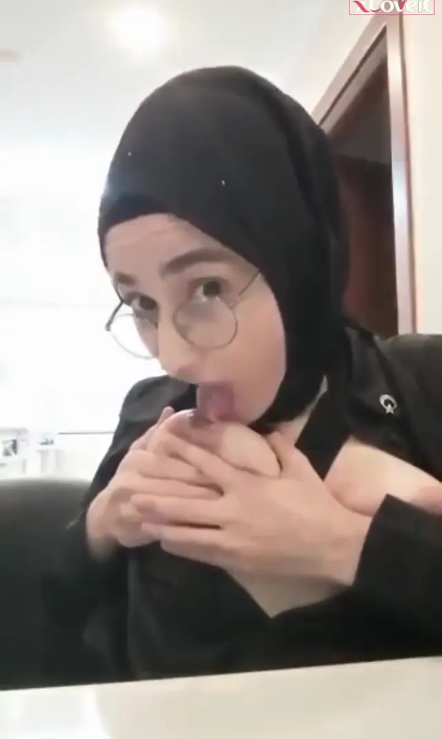 HijabPornQueen ifşa Türbanlı Sevim kız kardeşi bedava seyret — HijabPornQueen — Türk ifşa · sahne 1