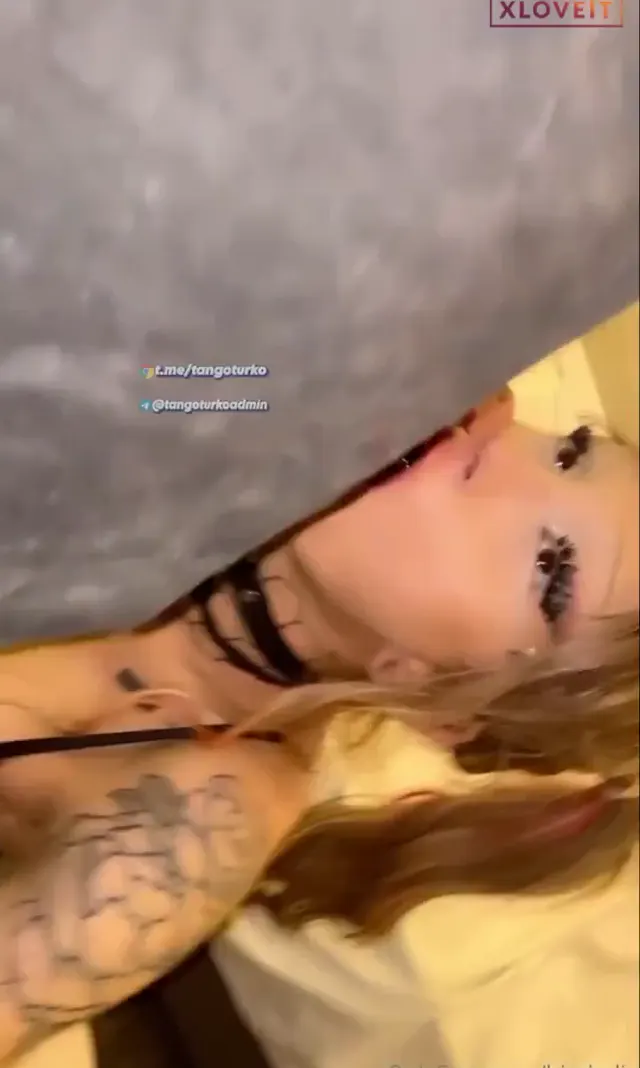 Hira Helis Porno Diz çöküp ağzına aldı — Hira Helis — Mobil Porno · sahne 1
