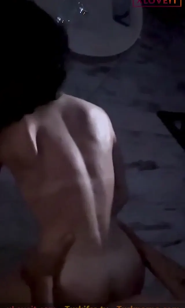 Cuckold Porno Hotwife Ceyda dostuna sikilirken kocası sırtına boşaldı — Hotwife Ceyda — Amatör Porno · sahne 2