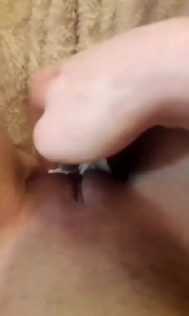 Kanka ayağı yapıp sikiyor — Amatör Porno · sahne 3