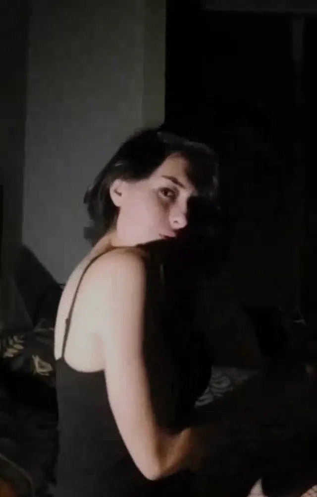 Laris — Laris ifşa Seksi hatundan gece yayını seyret · sahne 3