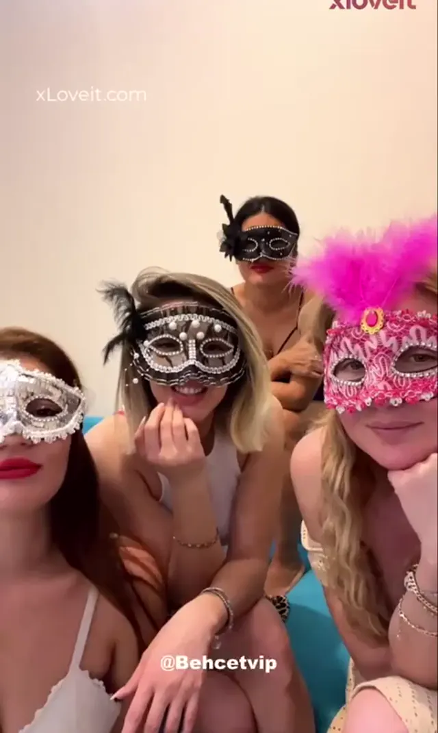 Maskeli Girls ifşa 3 azgın kaşarın canlı yayını — Canlı Yayınlar · sahne 3