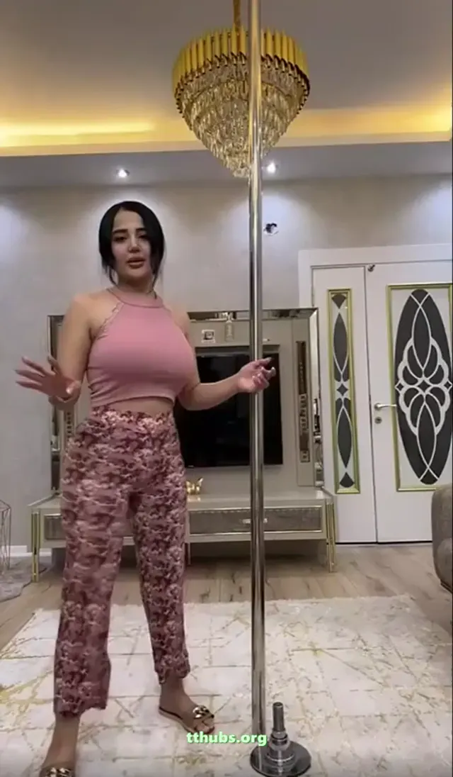 Melek Azad — Melek Azad Ifşa Yayından Twerk Videosu · sahne 3