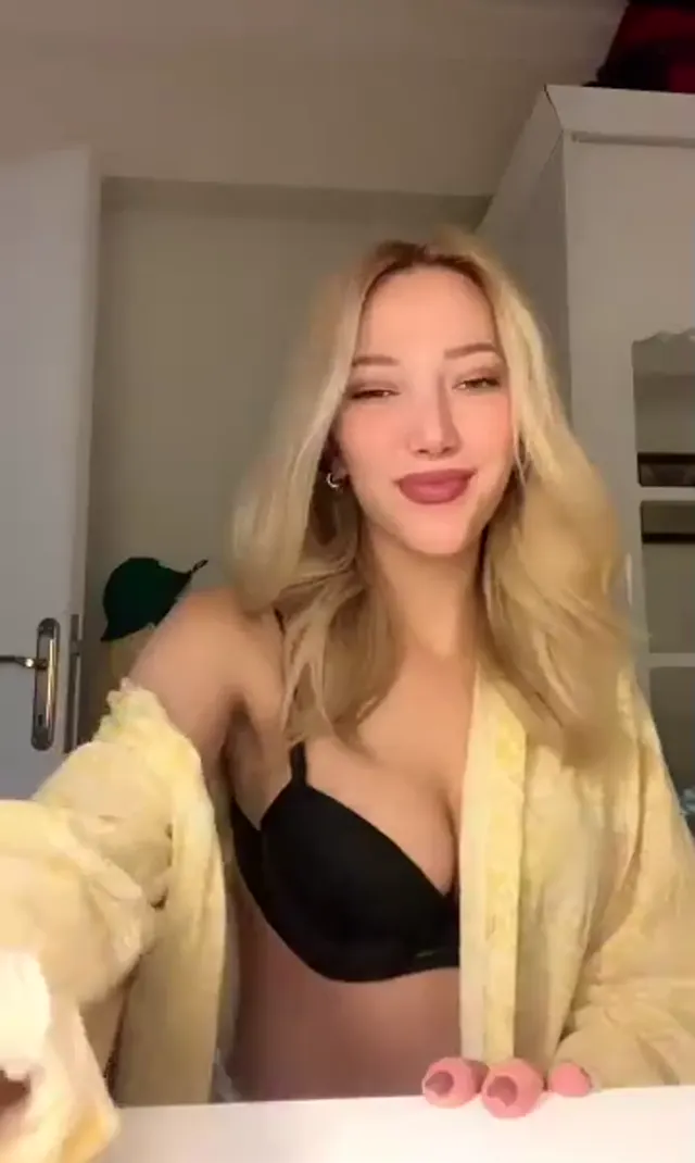 Merve Çağlayan — Merve Çağlayan ifşa Uzun canlı yayın videosunu seyret · sahne 3