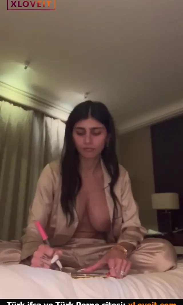 Mia Khalifa ifşa OnlyFans yayın — Twitter ifşa · sahne 3