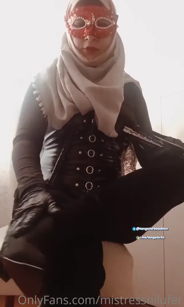Mistress Nilüfer — Mistress Nilüfer ifşa – Türk Türbanlı Sahibe Vol 7 · sahne 2