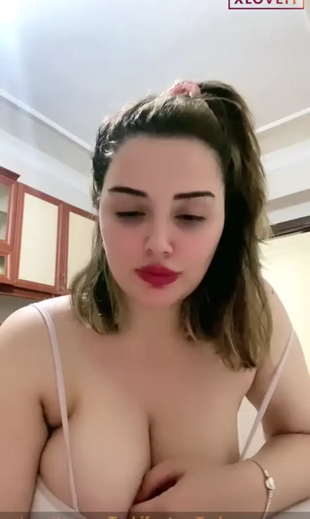 Mona ifşa Büyük memeli kızdan yayın izle — Canlı Yayınlar · sahne 2