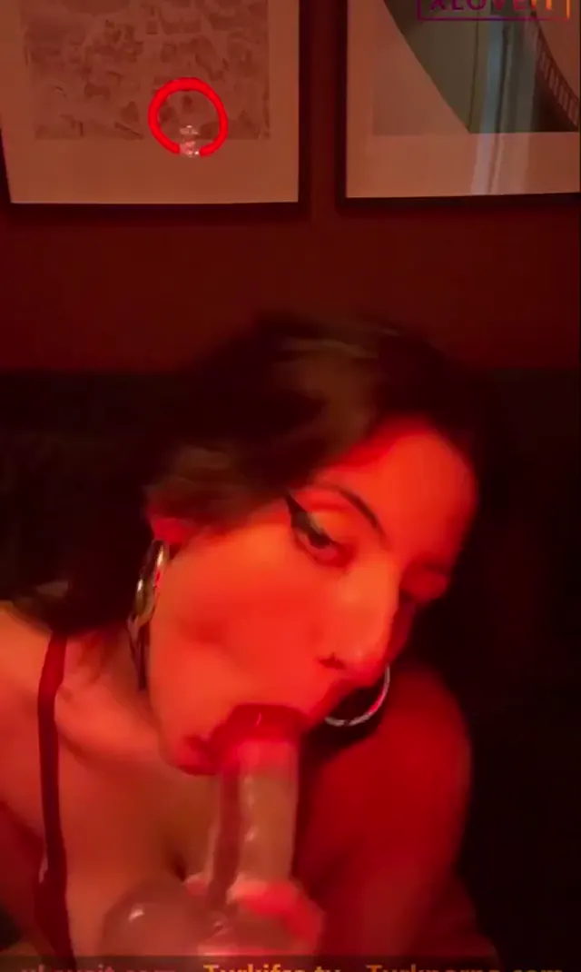 Nadeleine ifşa Bol tükrüklü dildo sakso videosu — Nadeleine — Türk ifşa · sahne 2